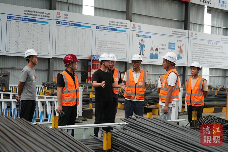 智能安全帽,ai"天眼"齐上阵!绵遂资内铁路以智慧安防护航施工安全