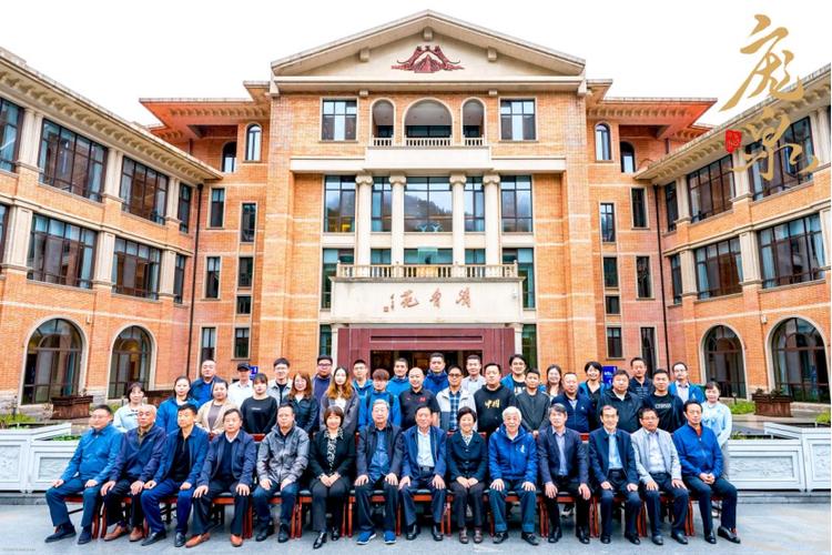 中国副食流通协会秘书长任捷,中国酒业协会副秘书长甘权,中清酒业酿造